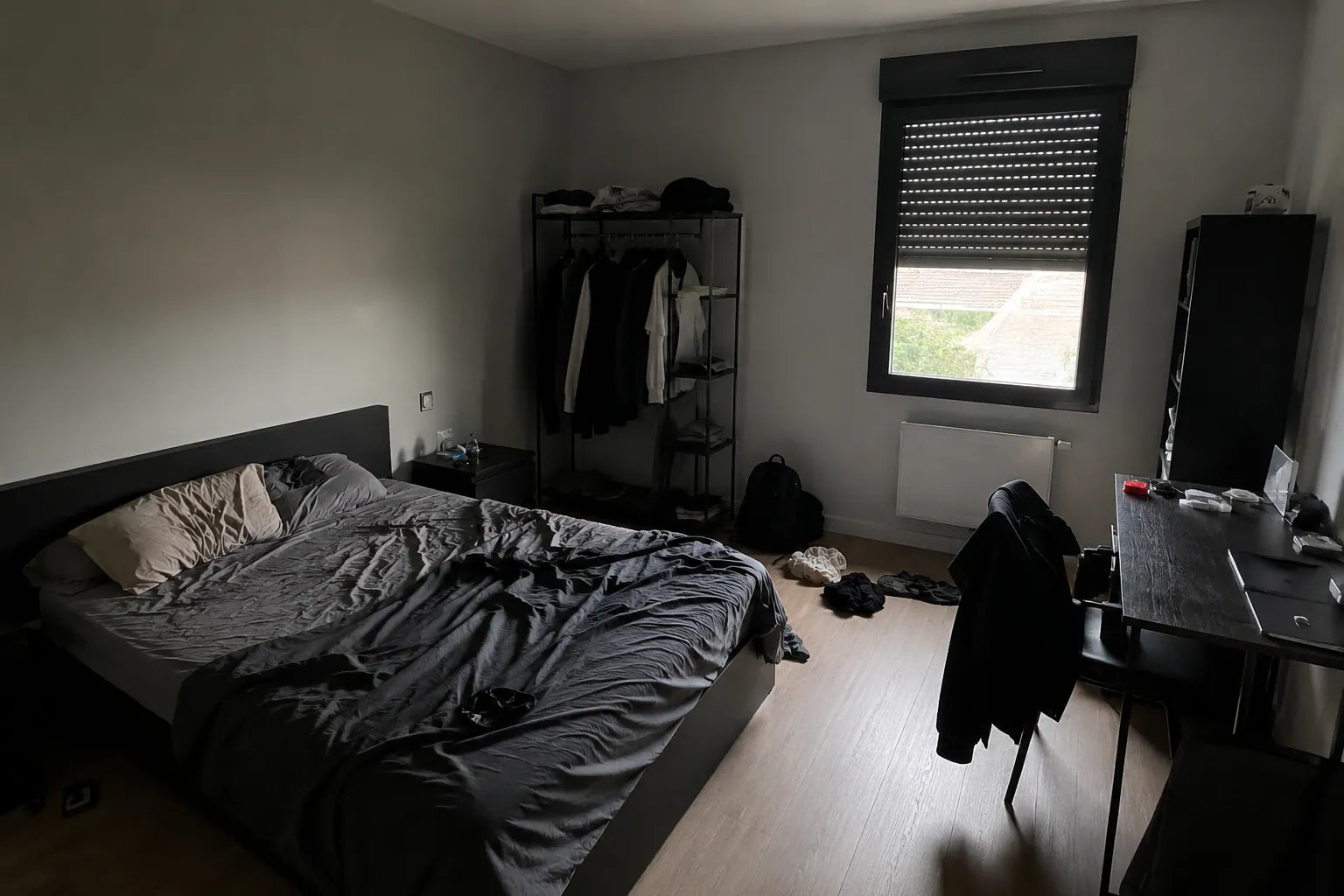 Chambre avant l’installation des affiches Kavelis