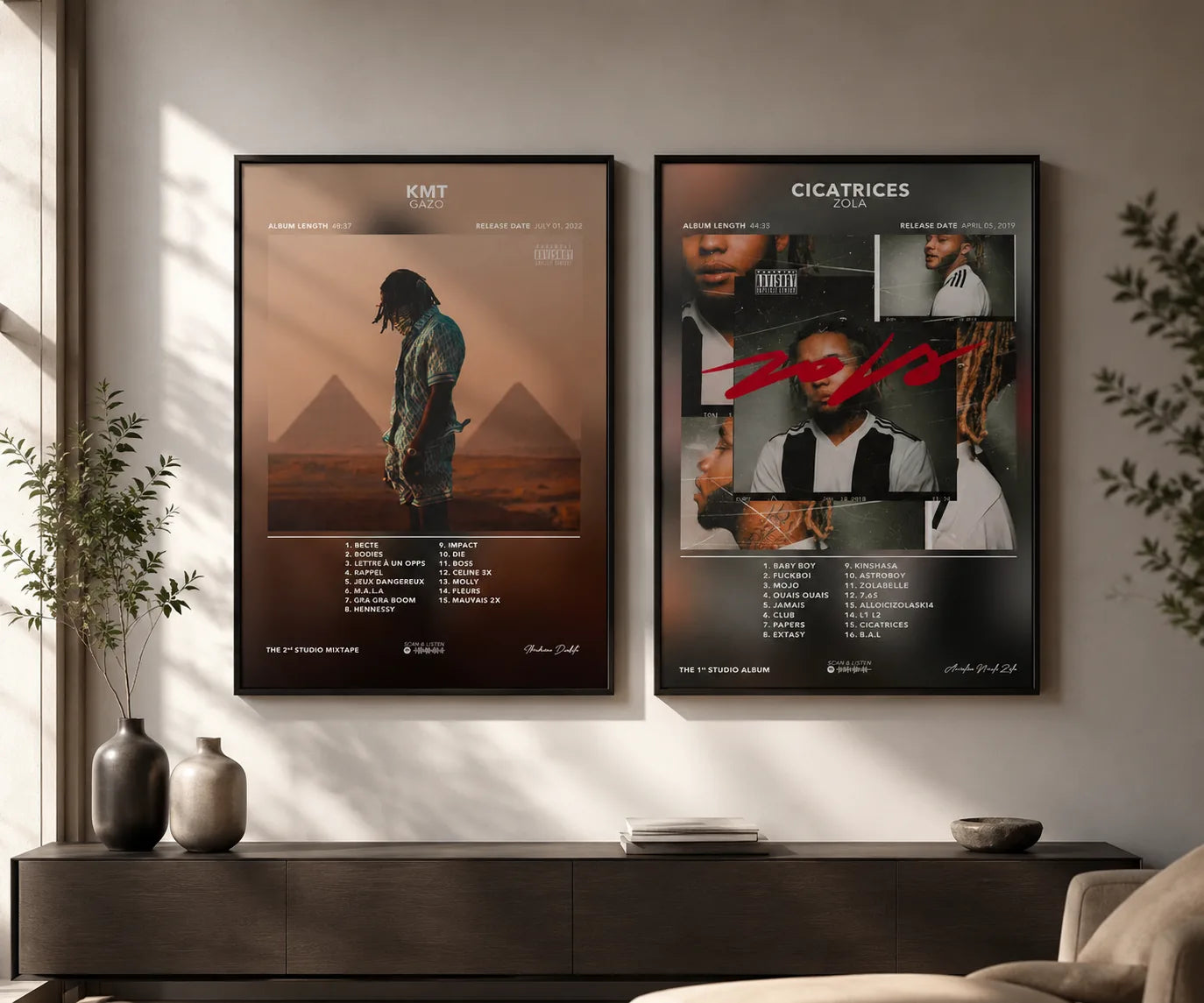 Affiches Rap Kavelis encadrées sur un mur